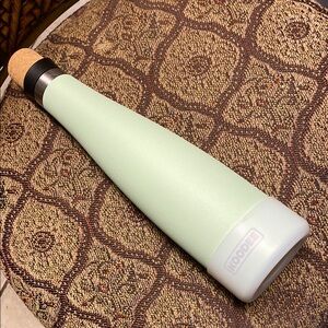 Sage Green Insulated Wine Bottle. NWOT.